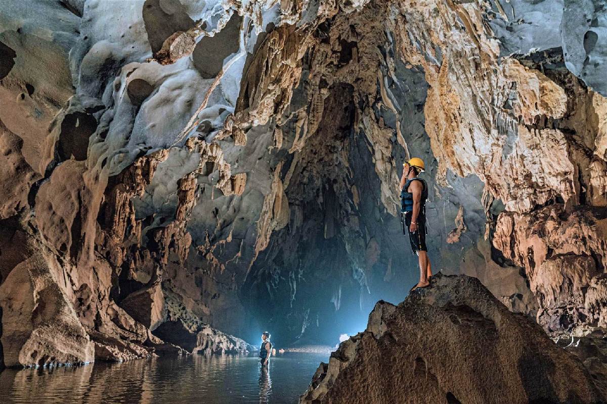 Dark Cave – Nuoc Mooc Stream Adventure Photo 2
