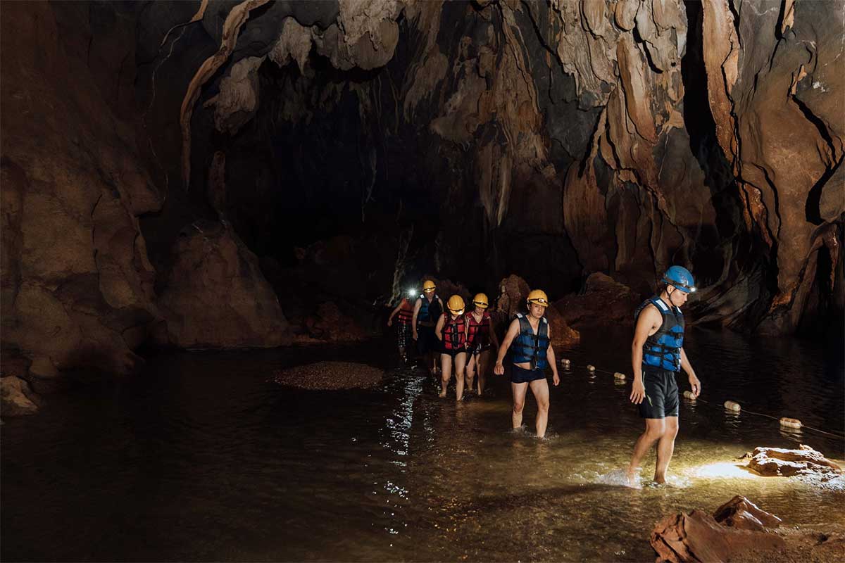 Dong Hoi – Dark Cave Adventure – Nuoc Mooc Stream Photo 2