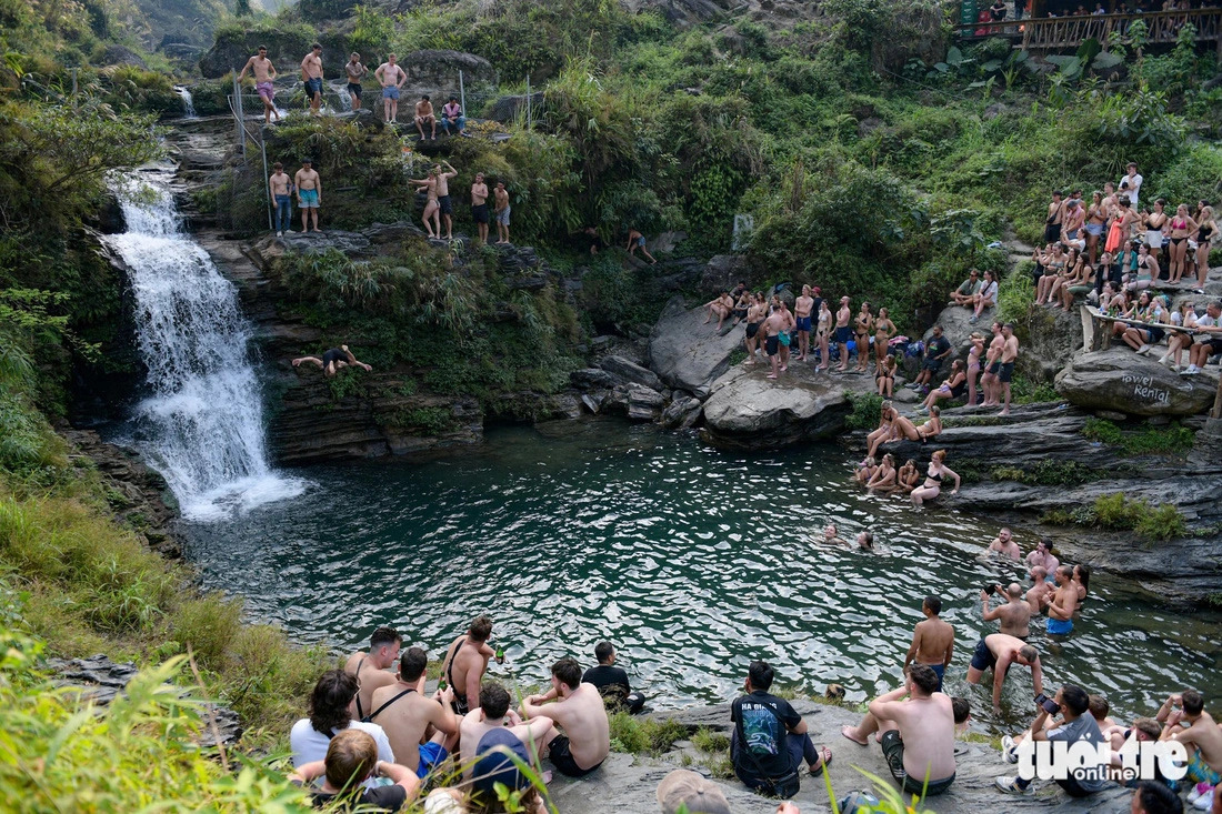 Du Gia waterfall