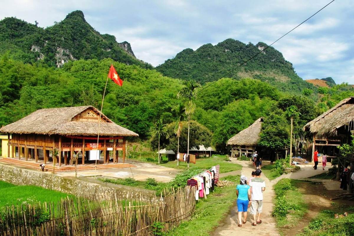 Hanoi – Mai Chau (-/L/D) Photo 1