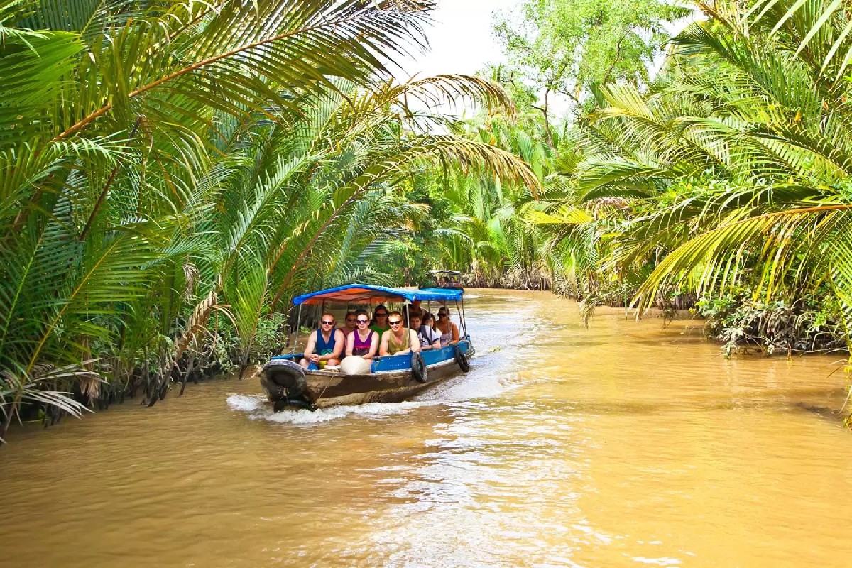 Ho Chi Minh – Ben Tre – Ho Chi Minh (L) Photo 2