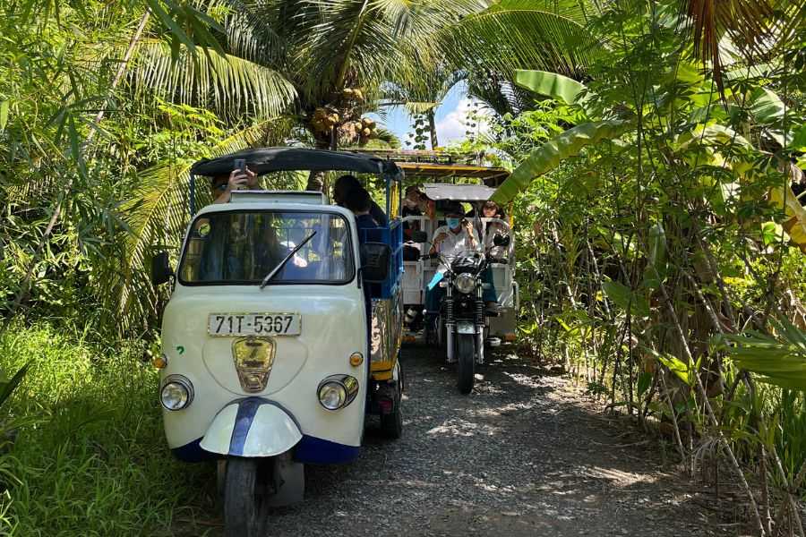 Ho Chi Minh – Ben Tre – Ho Chi Minh (L) Photo 2