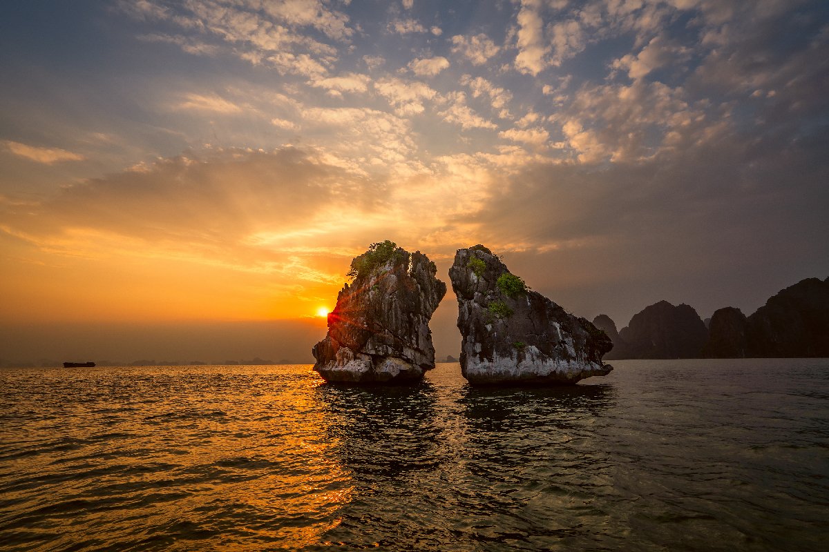 Ha Long Bay Day Trip from Hanoi Photo 1