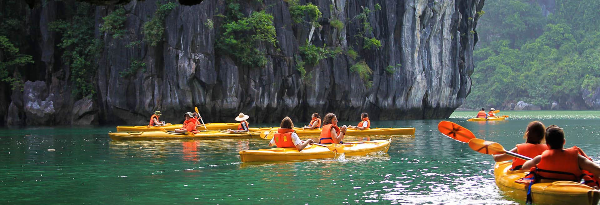 Kayaking guide in Ha Long Bay