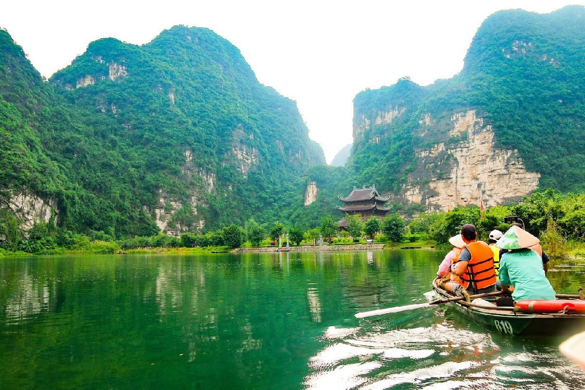 Hanoi – Ninh Binh – Trang An Complex – Hoa Lu (-/-/-) Photo 1