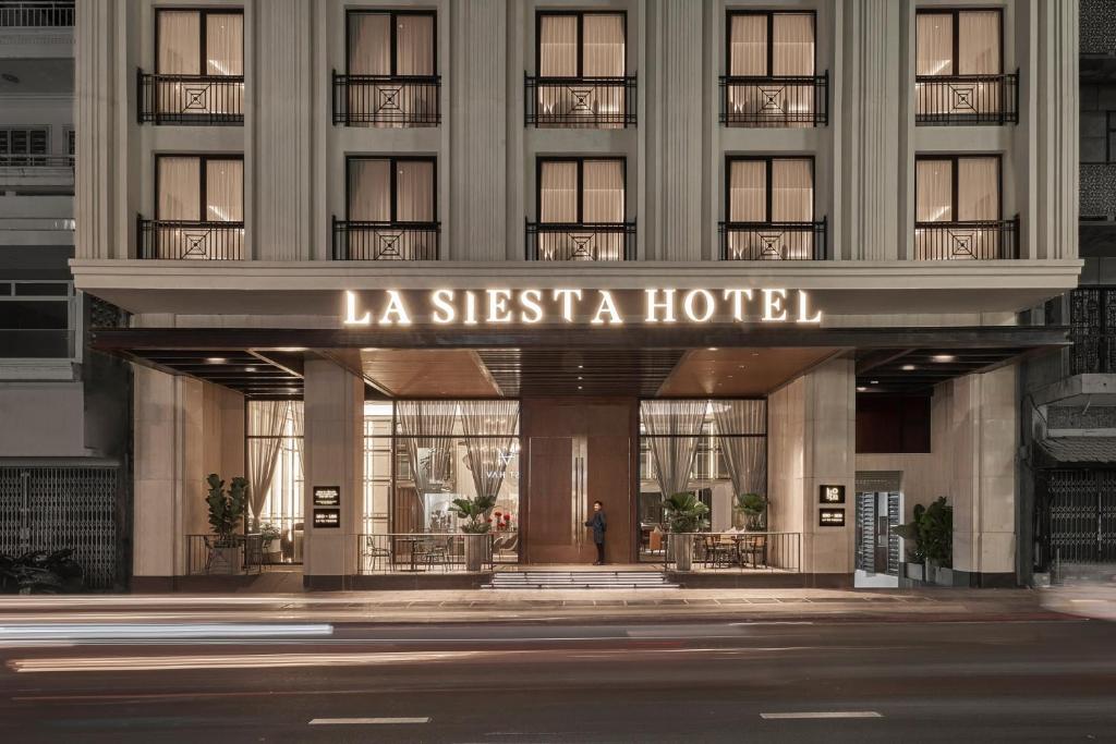 La Siesta Premium Saigon Hotel