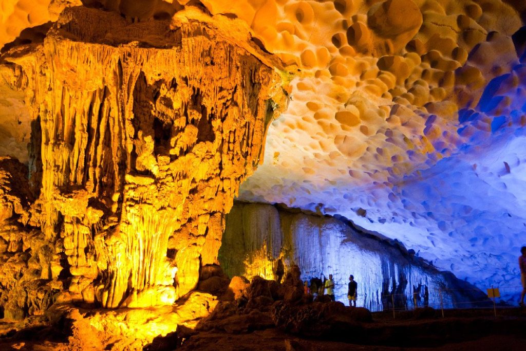 Sung Sot Cave, Halong Bay-01